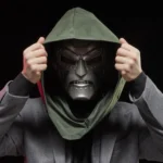 ⁦Marvel Legends Doctor Doom Helmet with Hood Replica⁩ - الصورة ⁦2⁩